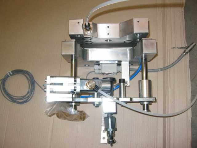 Leak Testing Fixture For Cylender head